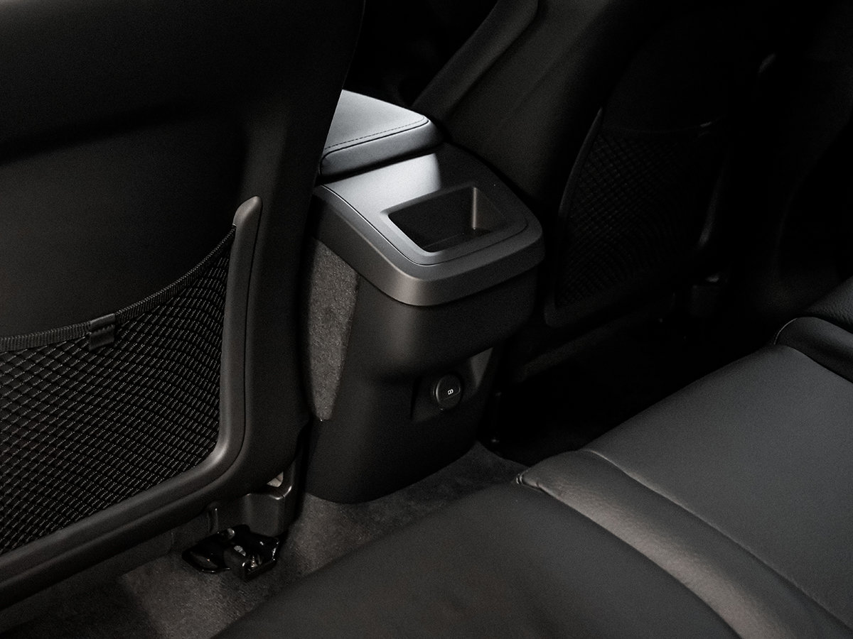 2023 Volvo XC60 PLUS DARK THEME-22