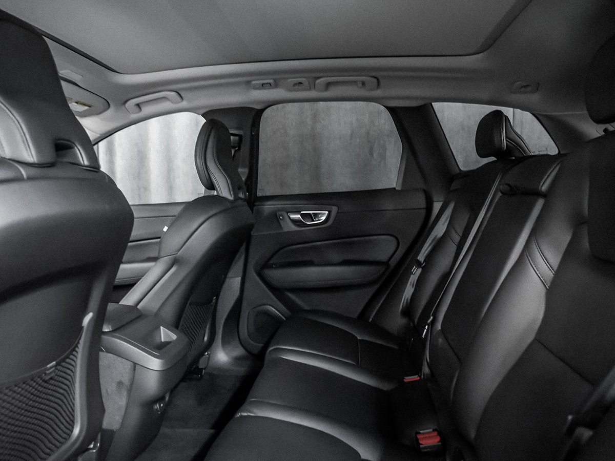 2023 Volvo XC60 PLUS DARK THEME-23