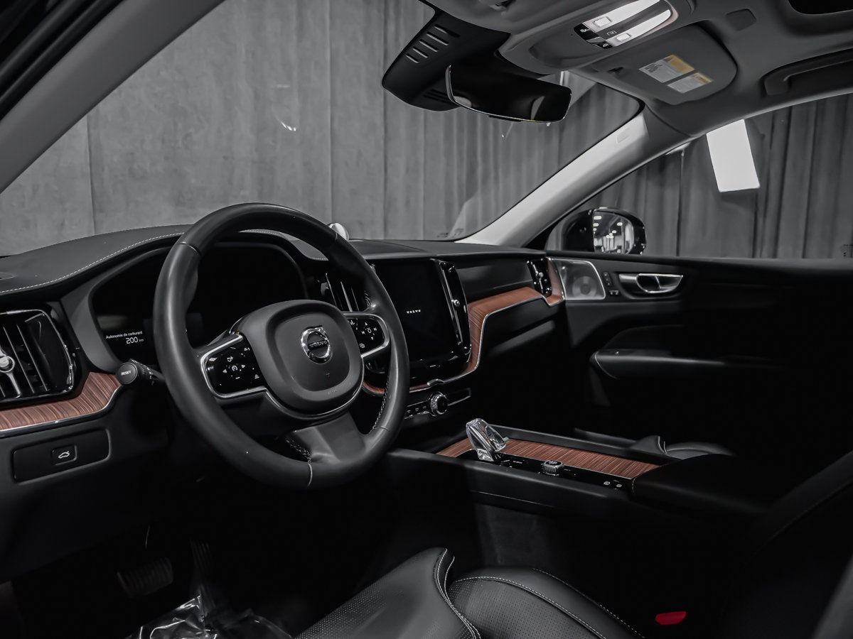Volvo XC60 ULTIMATE BRIGHT THEME 2023-5