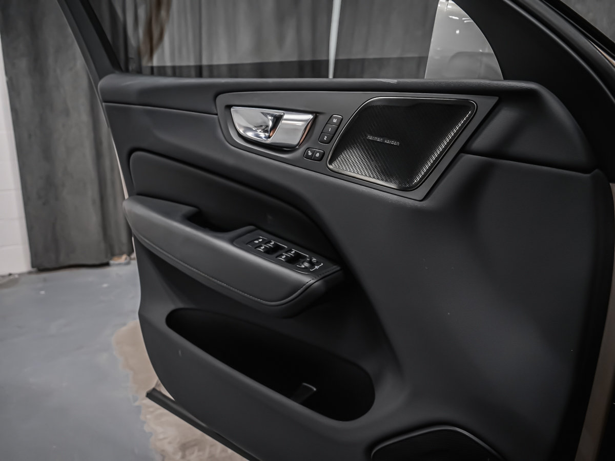 Volvo XC60 B6 PLUS BRIGHT CLIMAT HARMAN KARDON MAGS 20PO 2023-9