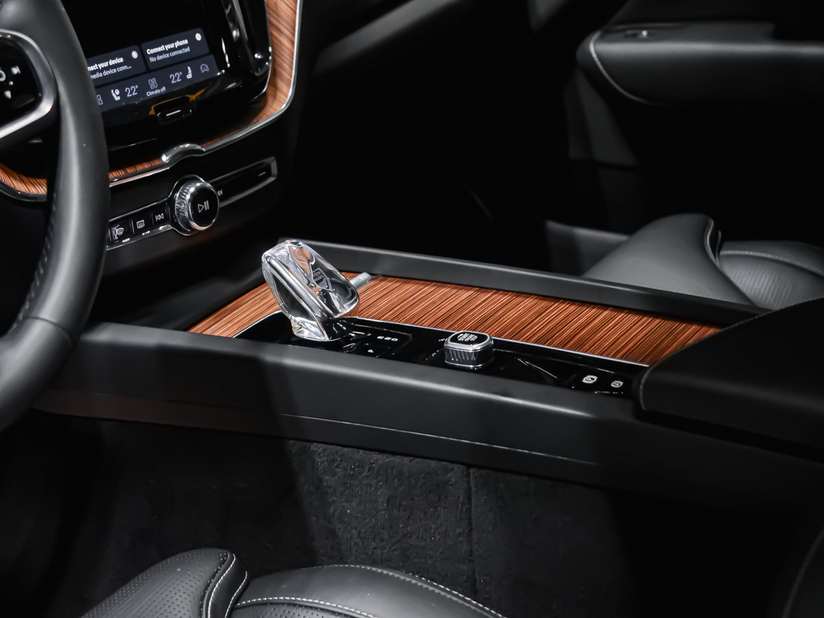 2023 Volvo XC60 Ultimate Dark Theme-6