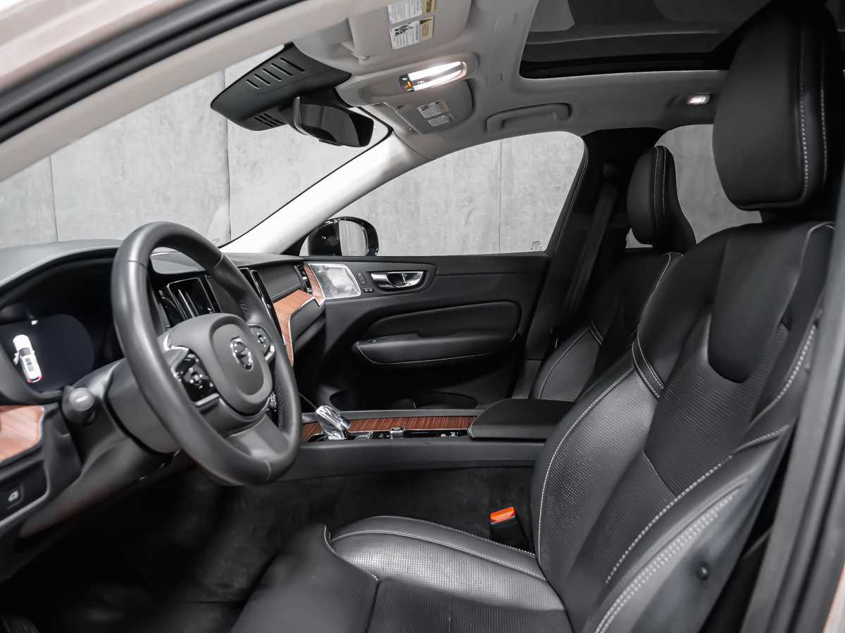 2023 Volvo XC60 Ultimate Dark Theme-12