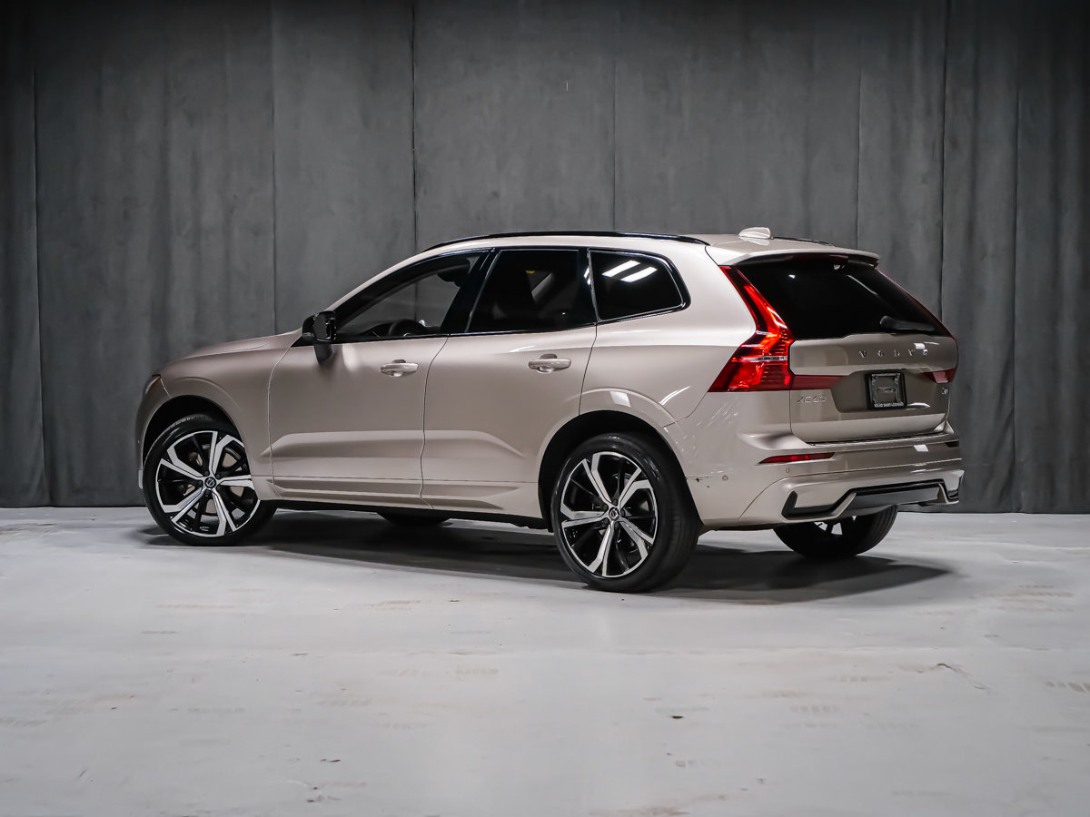 2023 Volvo XC60 Ultimate Dark Theme-3