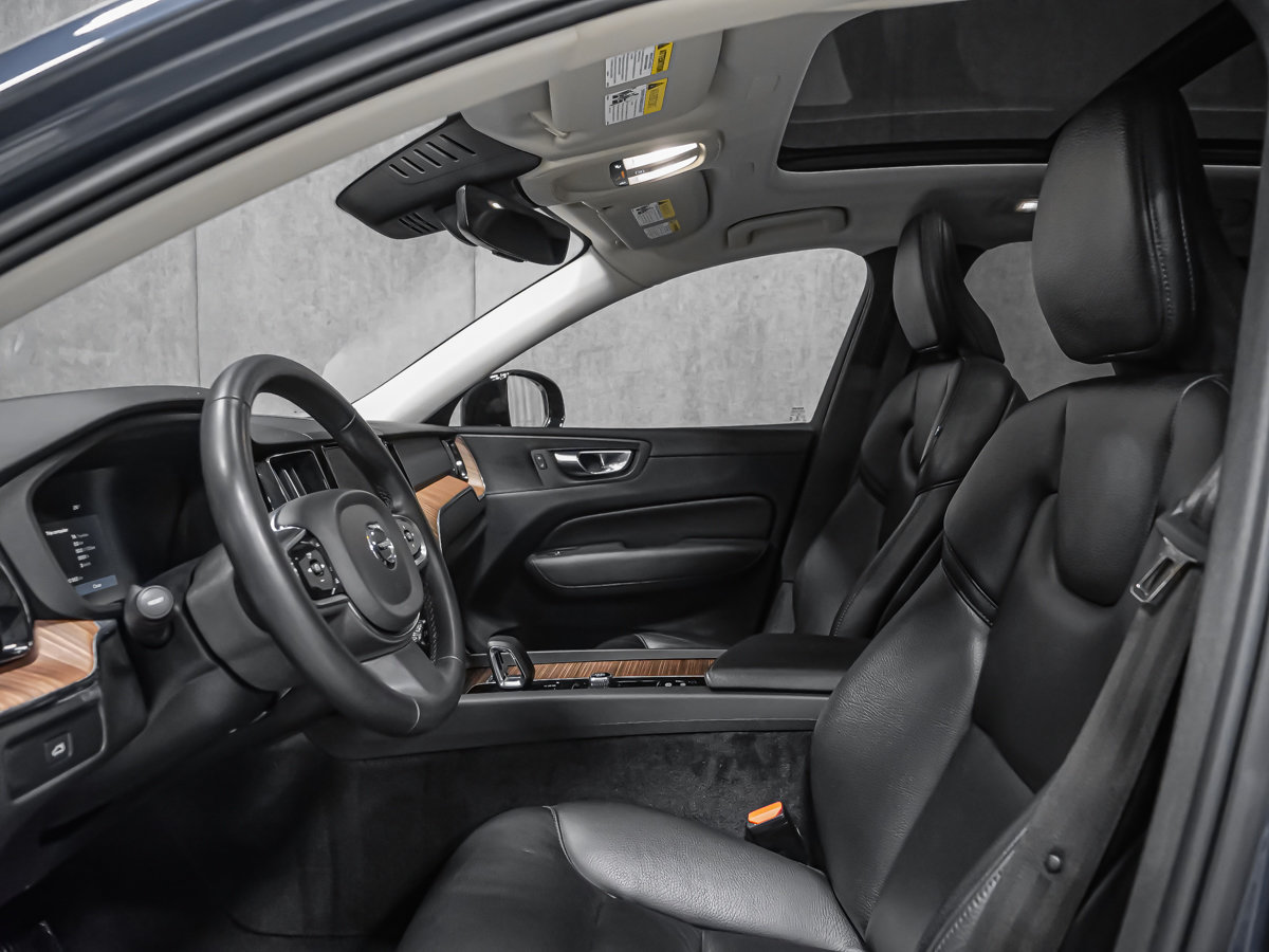 Volvo XC60 B6 PLUS DARK 2023-10