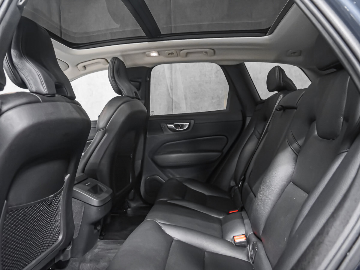 Volvo XC60 B6 PLUS DARK 2023-11