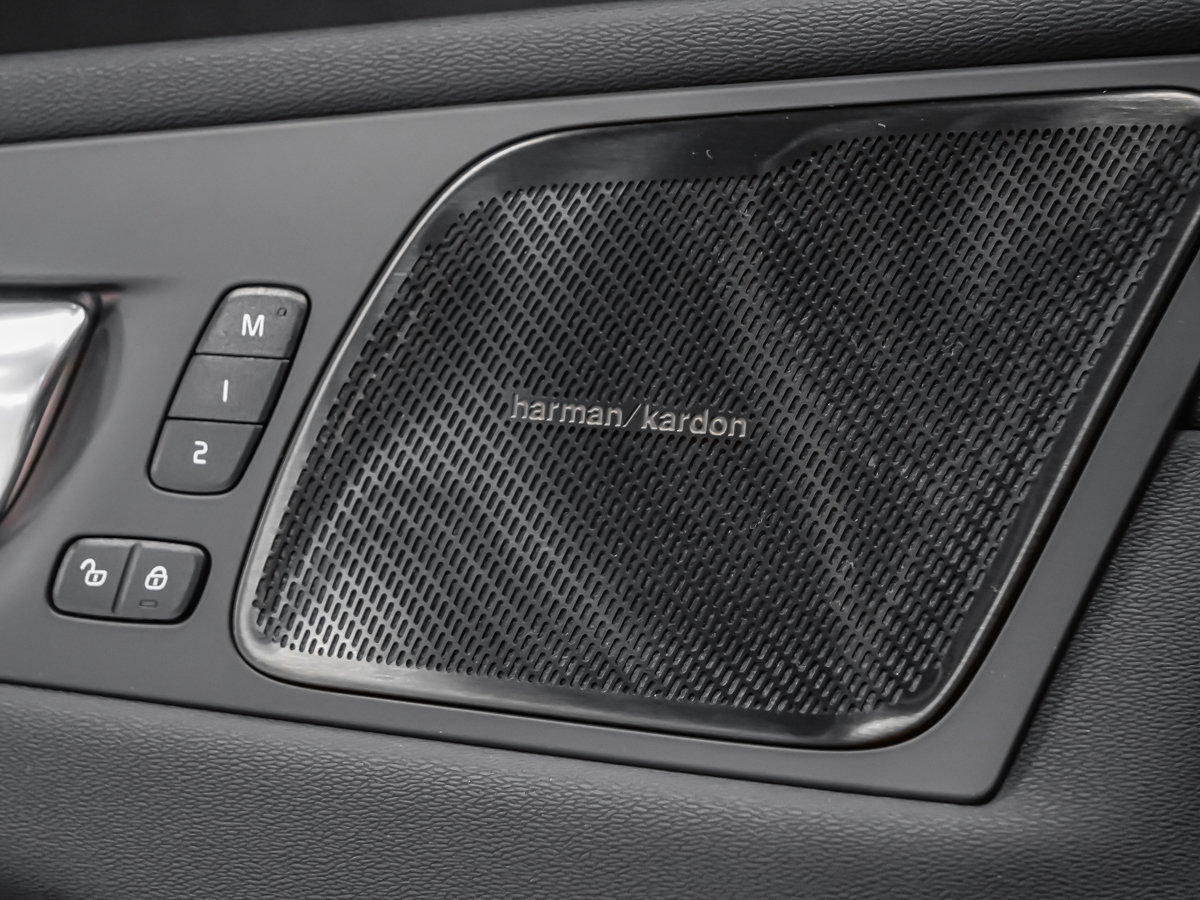 Volvo XC60 B6 PLUS BRIGHT CLIMAT HARMAN KARDON 2023-9