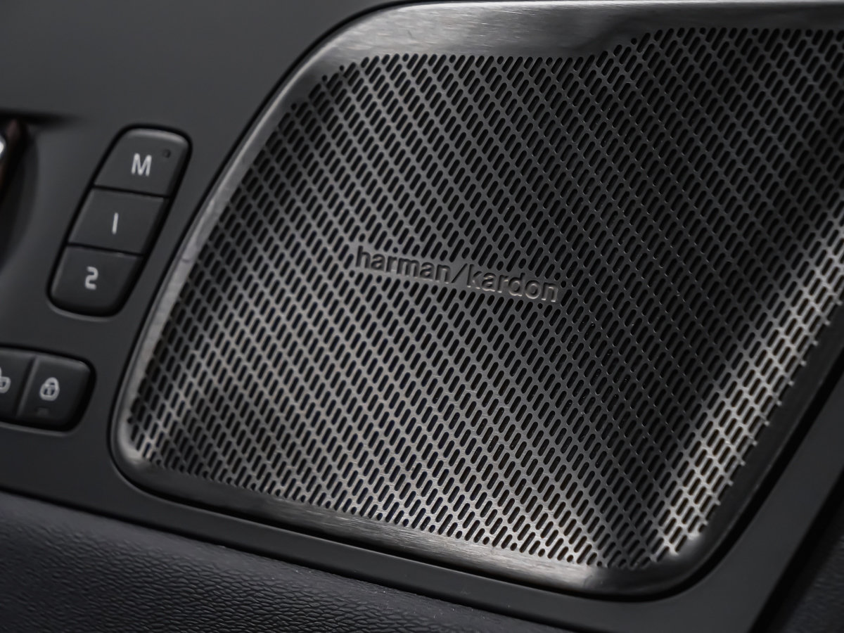 2024 Volvo XC60 B5 PLUS DARK CLIMAT HARMAN KARDON-10