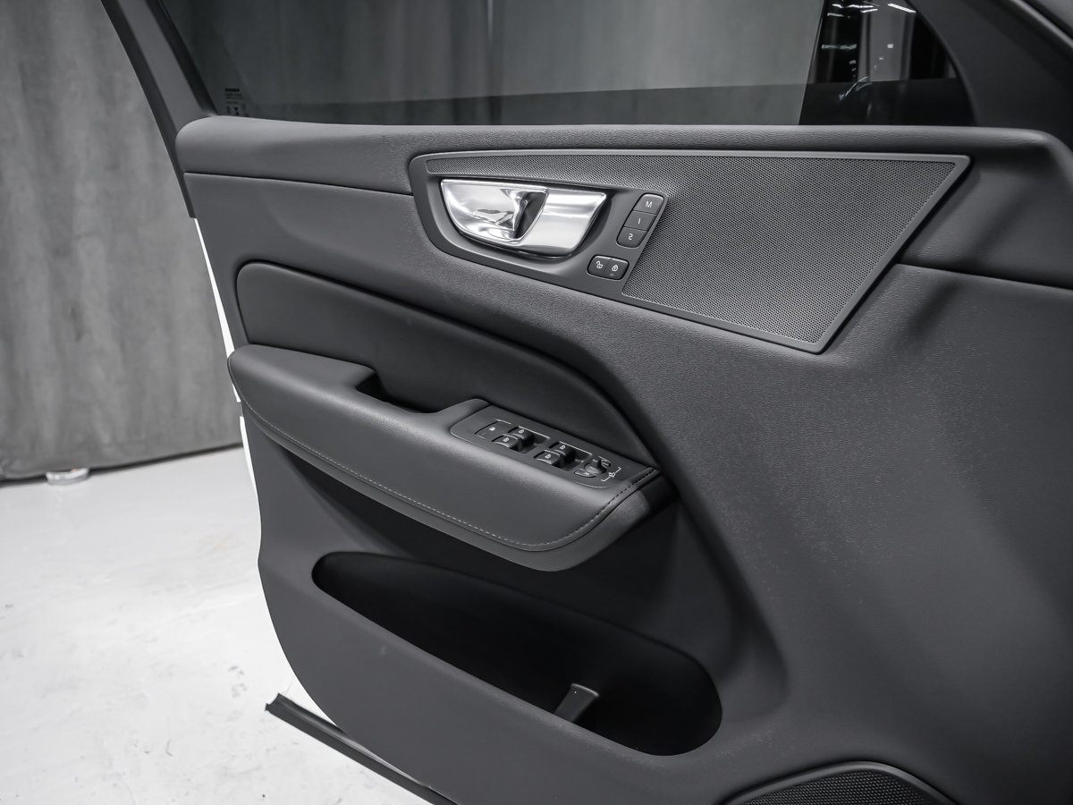 Volvo XC60 B5 CORE DARK 2024-9