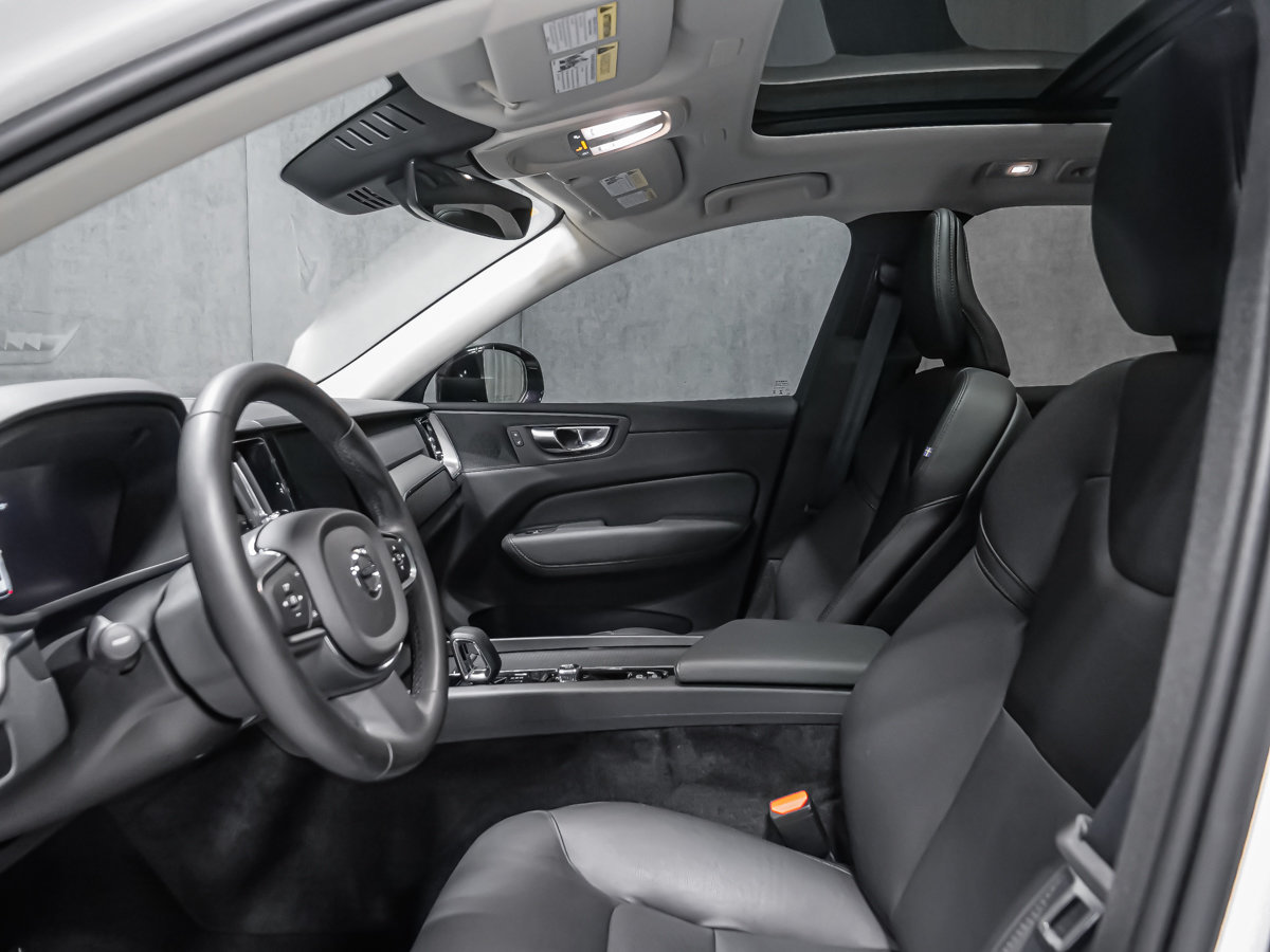 Volvo XC60 B5 CORE DARK 2024-10