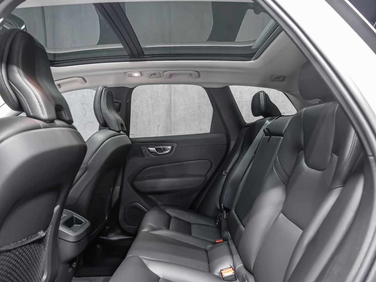 Volvo XC60 B5 CORE DARK 2024-11