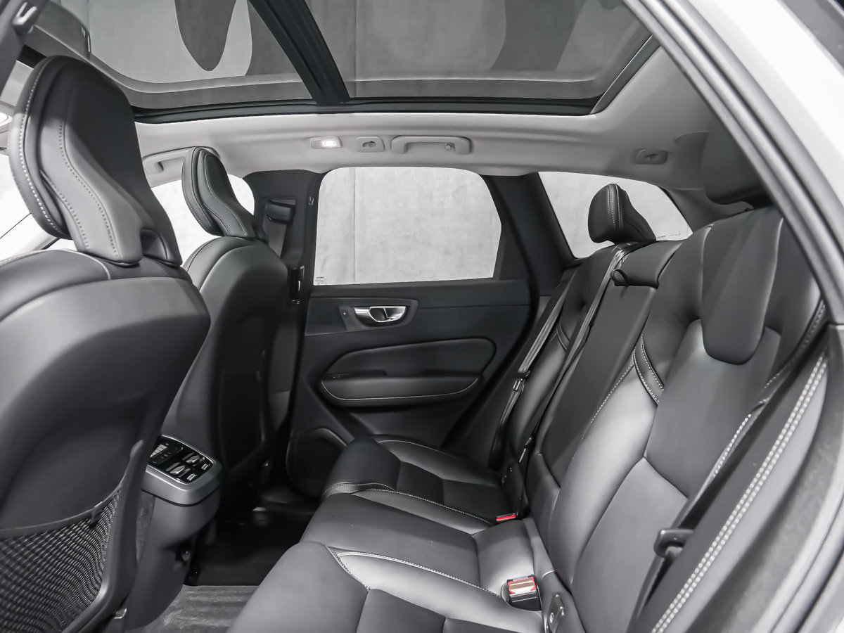 2024 Volvo XC60 Ultimate Dark Theme-14