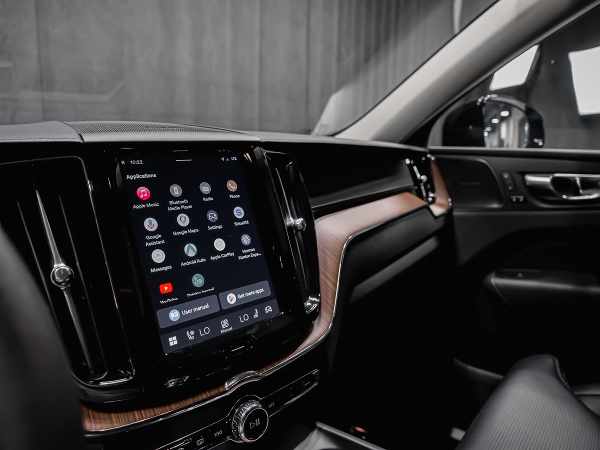 2024 Volvo XC60 Ultimate Dark Theme-10
