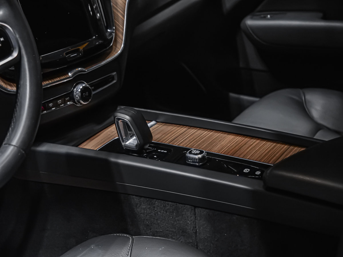 Volvo XC60 B5 PLUS DARK CLIMATE 2024-6