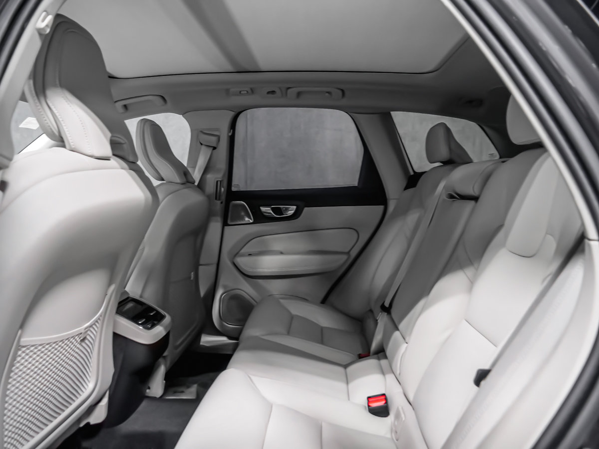 Volvo XC60 Ultra 2025-13