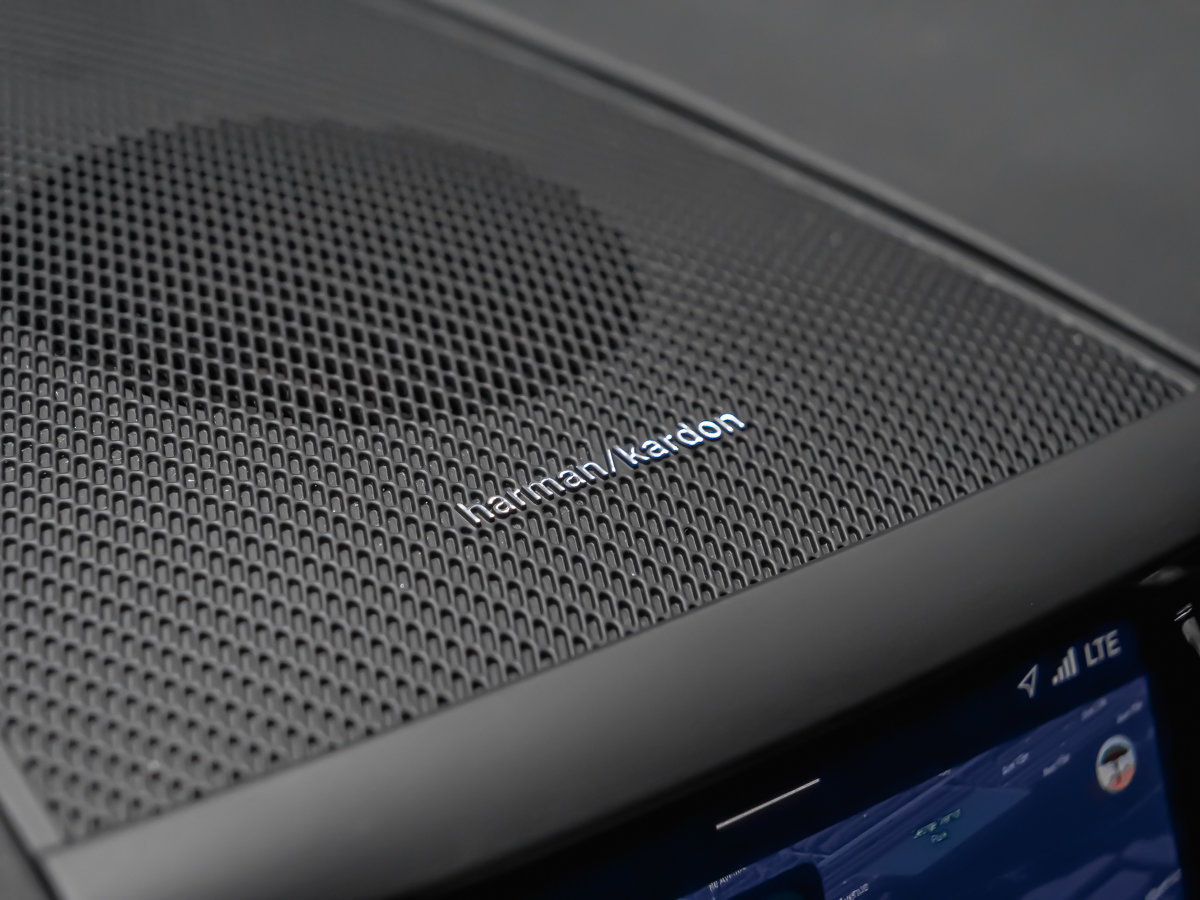 Volvo XC60 B5 PLUS DARK CLIMATE HARMAN KARDON 2025-10