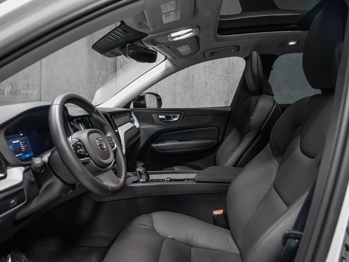 2025 Volvo XC60 B5 PLUS DARK CLIMAT MAGS 20PO-12