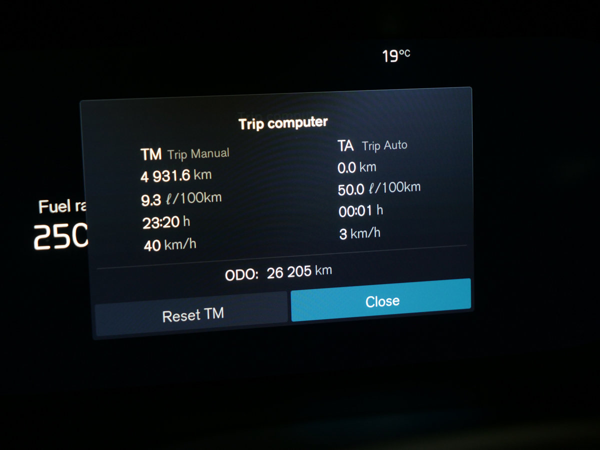 2025 Volvo XC60 B5 PLUS DARK CLIMAT MAGS 20PO-11