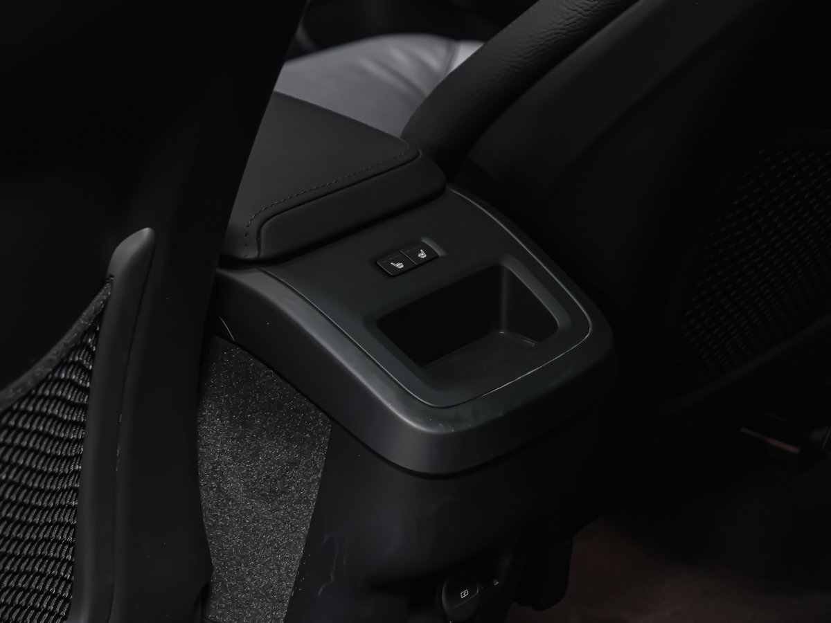 Volvo XC60 B5 PLUS DARK CLIMAT MAGS 20PO 2025-10