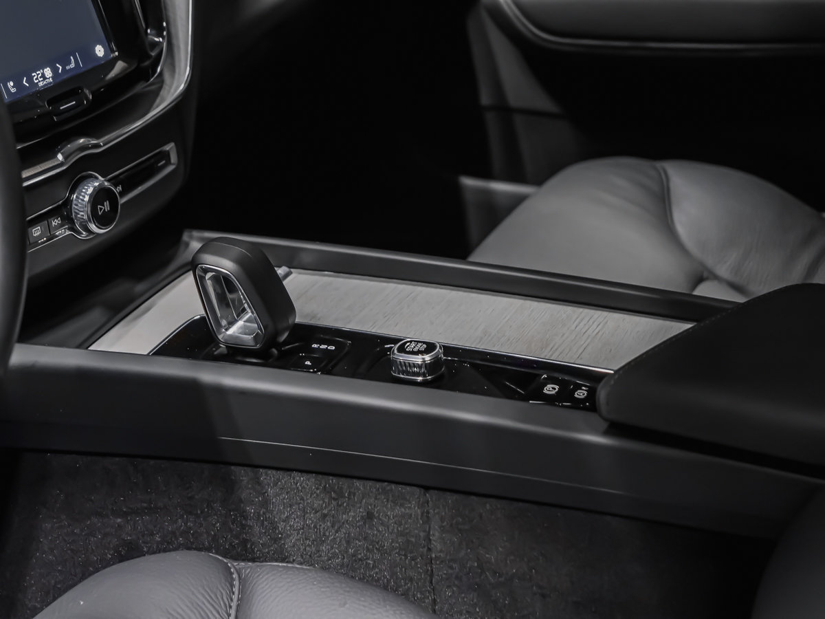 Volvo XC60 B5 PLUS DARK CLIMAT MAGS 20PO 2025-5
