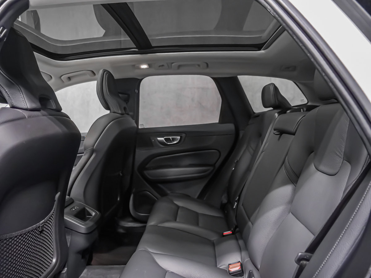 2025 Volvo XC60 B5 PLUS DARK CLIMATE-13
