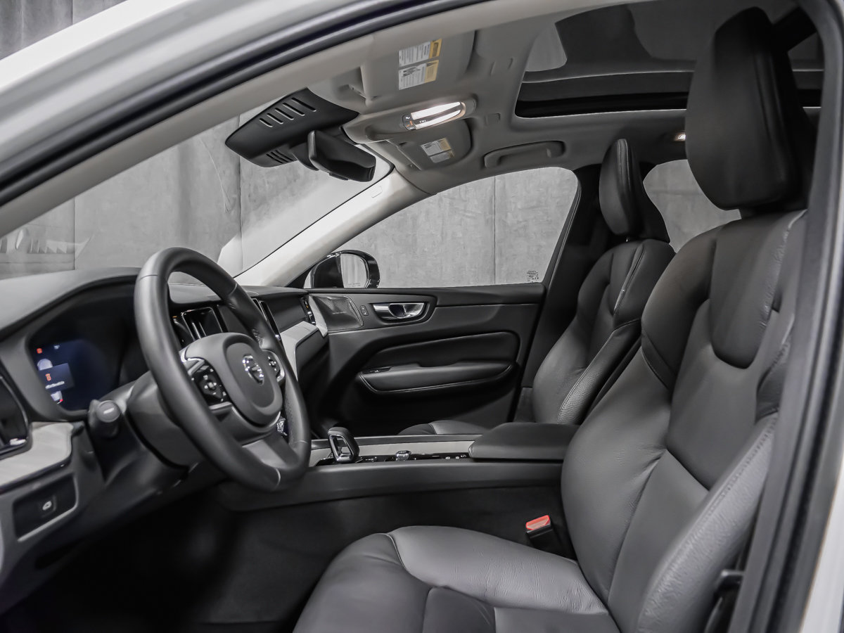 2025 Volvo XC60 B5 PLUS DARK CLIMATE-11