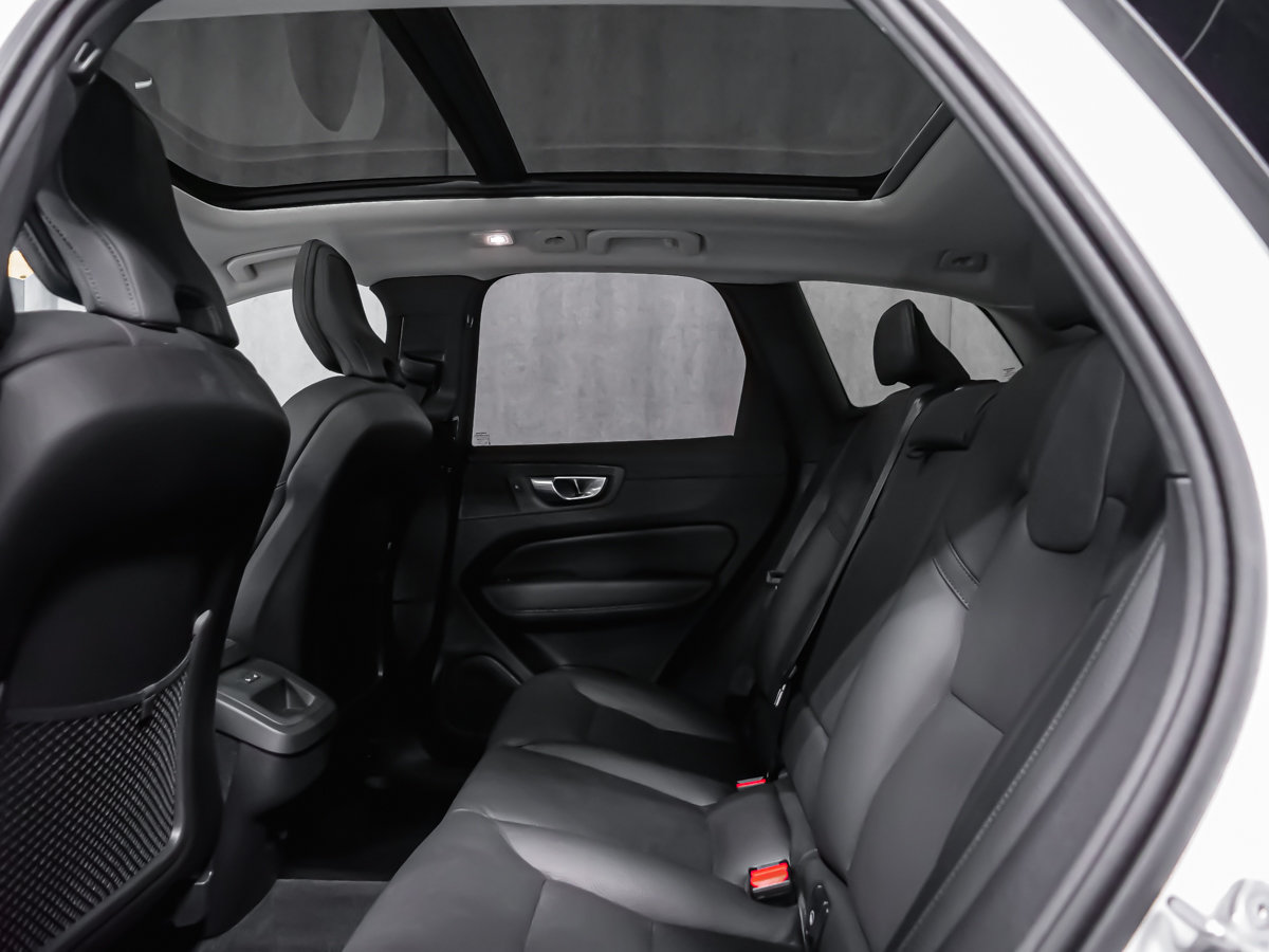 2025 Volvo XC60 B5 PLUS DARK CLIMATE-12