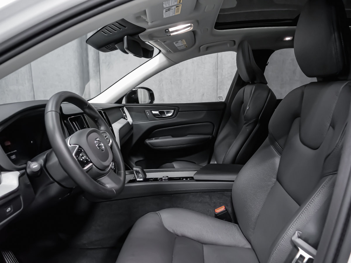 2025 Volvo XC60 B5 PLUS DARK CLIMATE-11