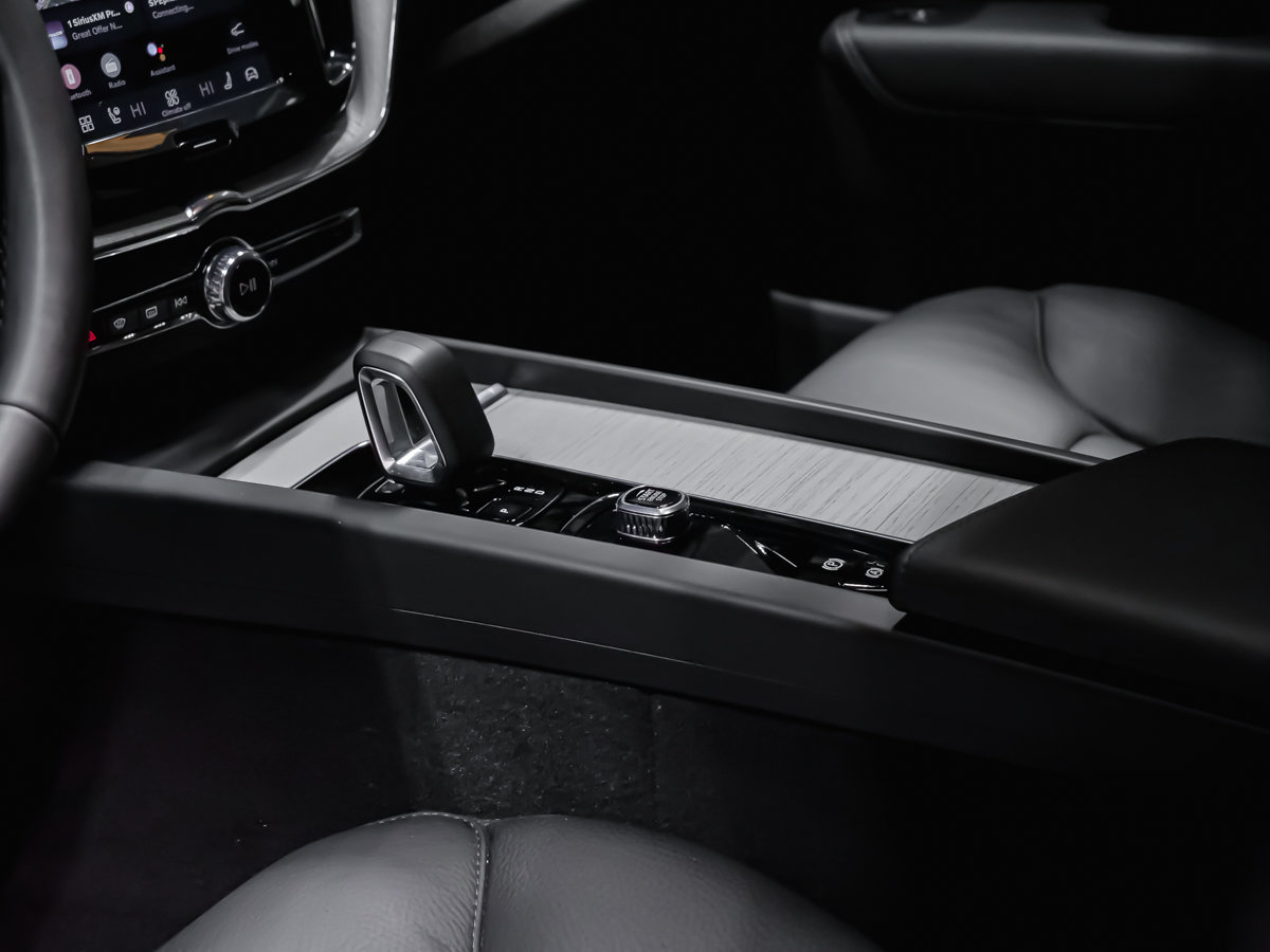 2025 Volvo XC60 B5 PLUS DARK CLIMATE-6