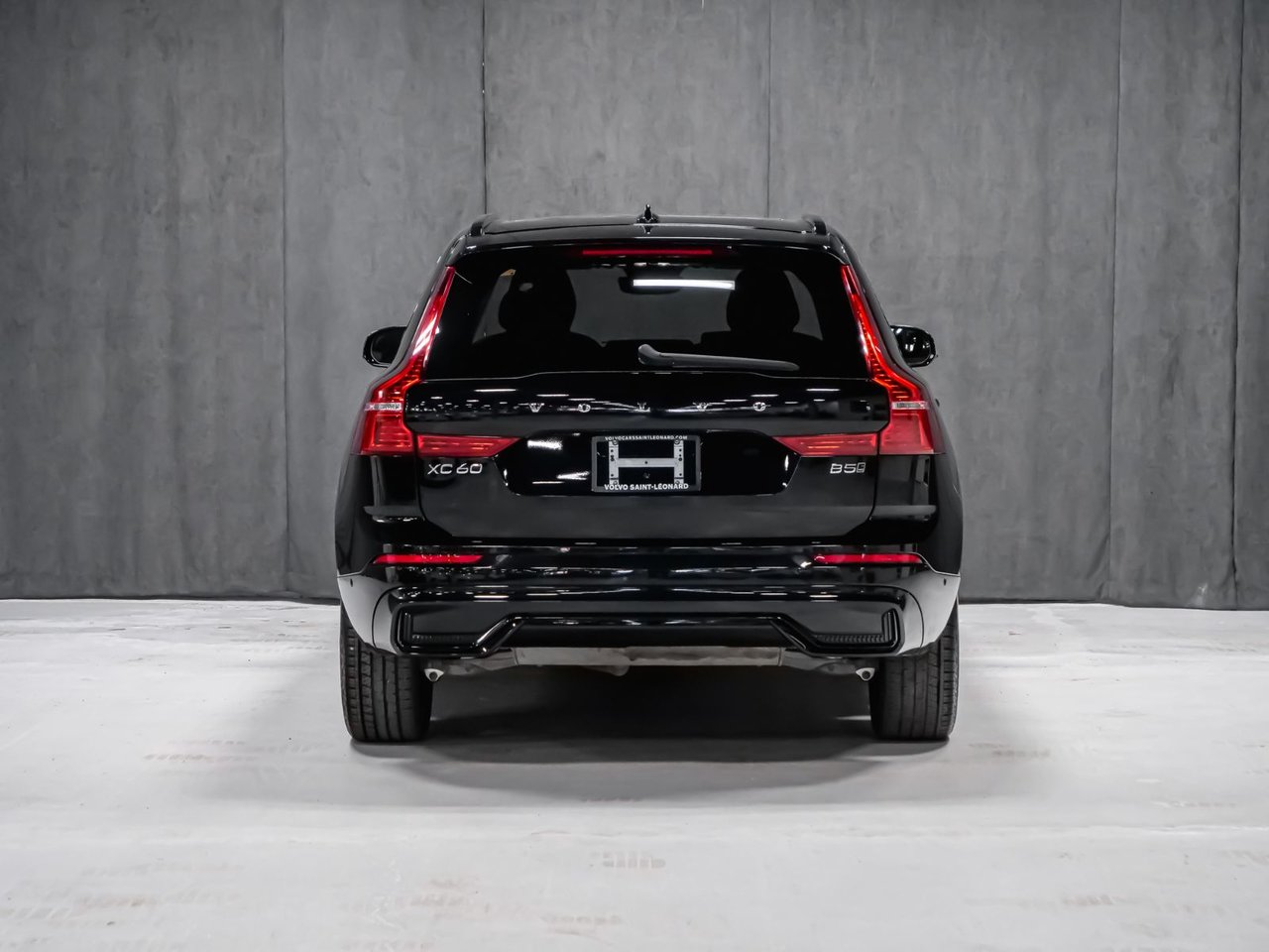 2025 Volvo XC60 B5 PLUS DARK CLIMATE-4