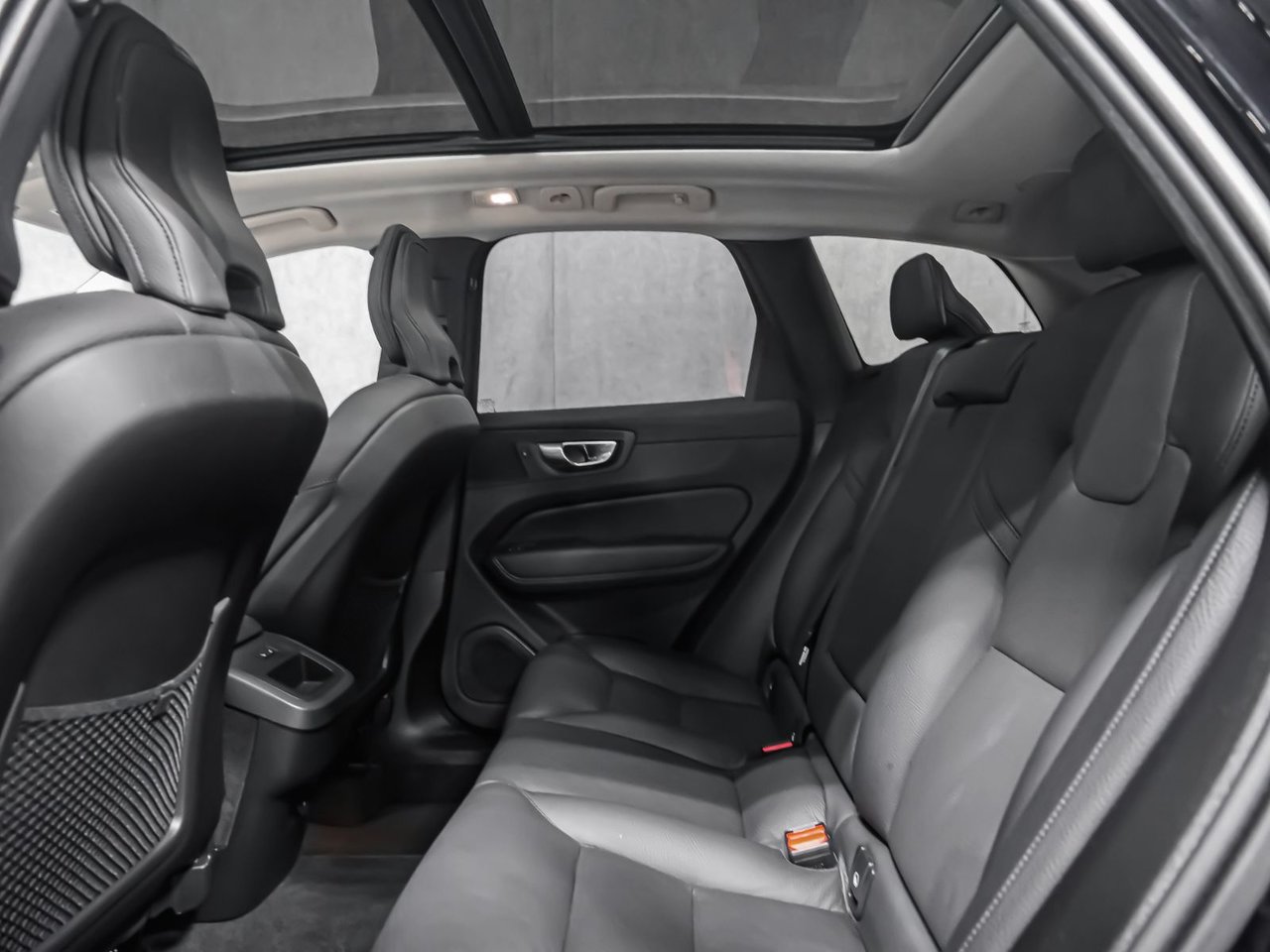 2025 Volvo XC60 B5 PLUS DARK CLIMATE-12