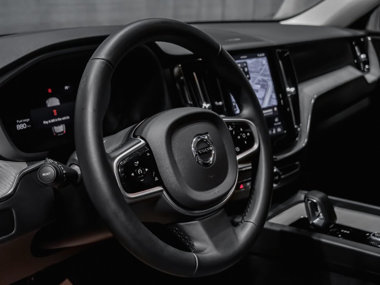 2025 Volvo XC60 B5 PLUS DARK CLIMATE-7