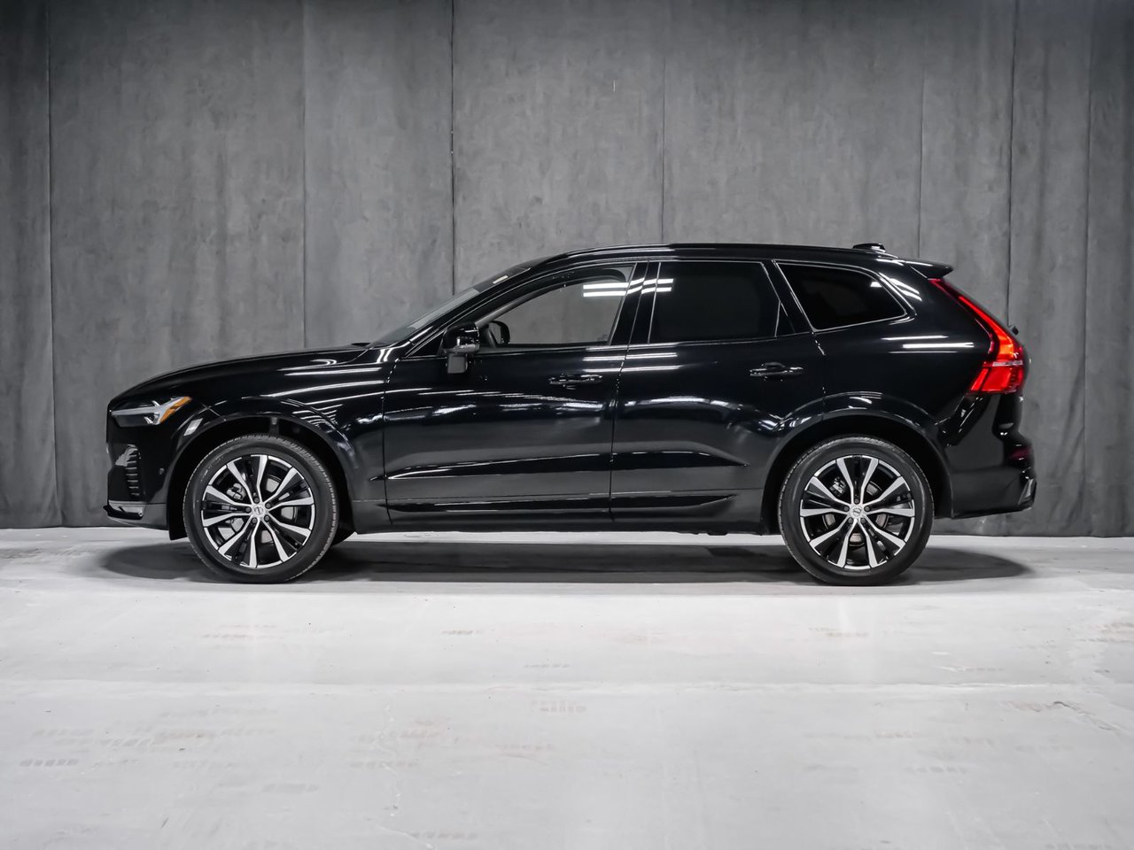 2025 Volvo XC60 B5 PLUS DARK CLIMATE-2