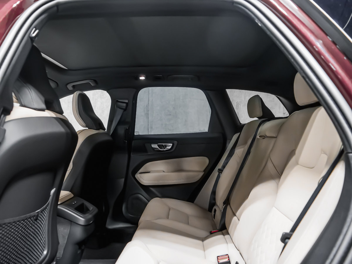 2026 Volvo XC60 Plus-14