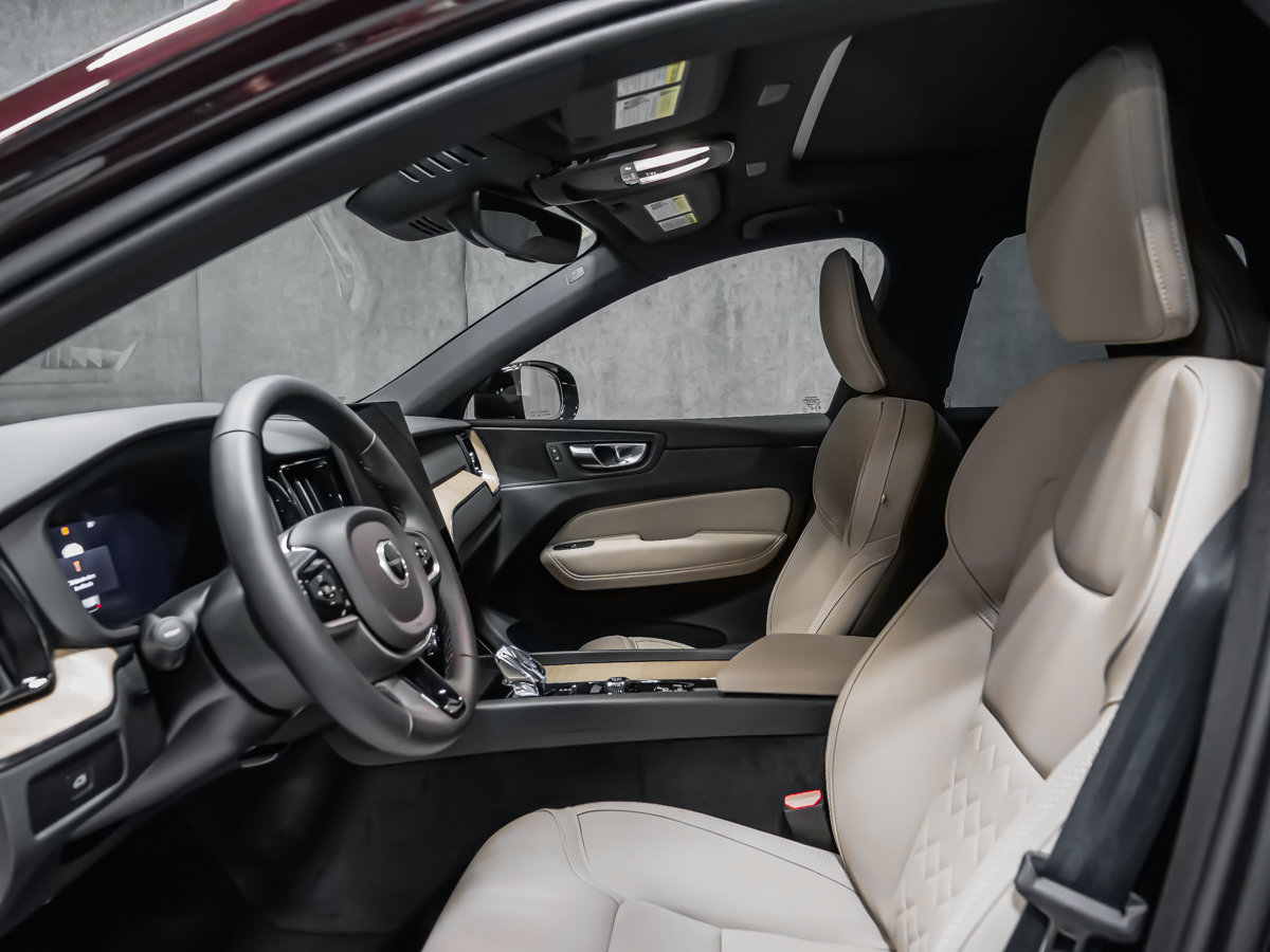 2026 Volvo XC60 Plus-13