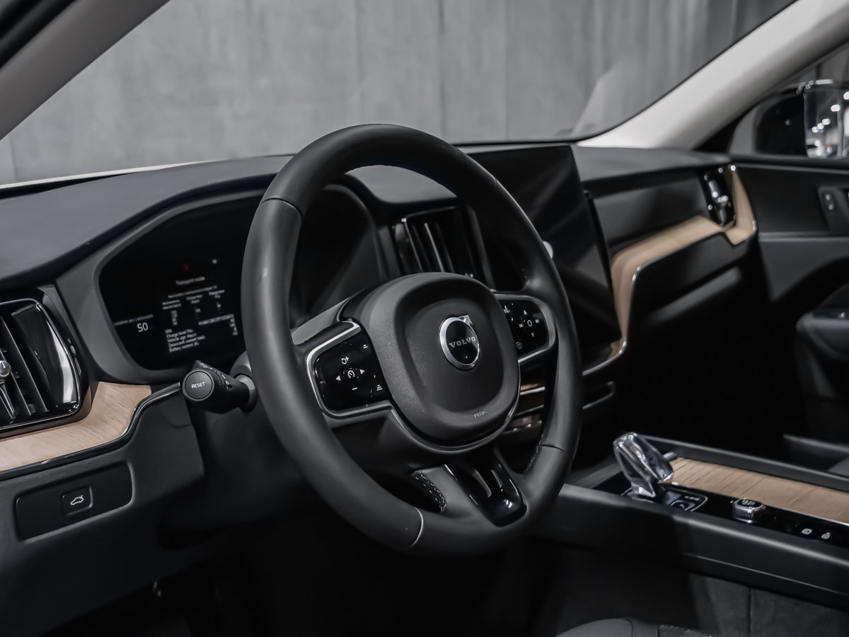 2026 Volvo XC60 Plus-8