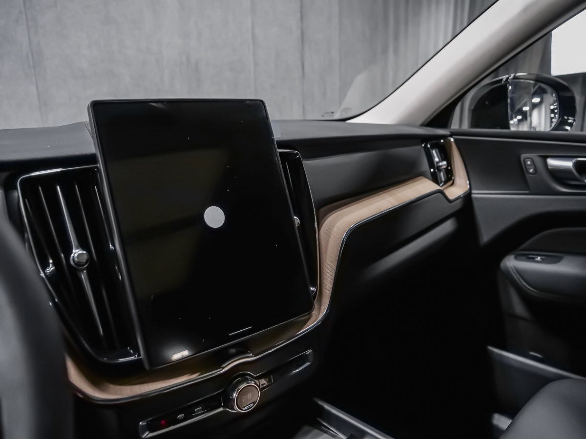 2026 Volvo XC60 Plus-10