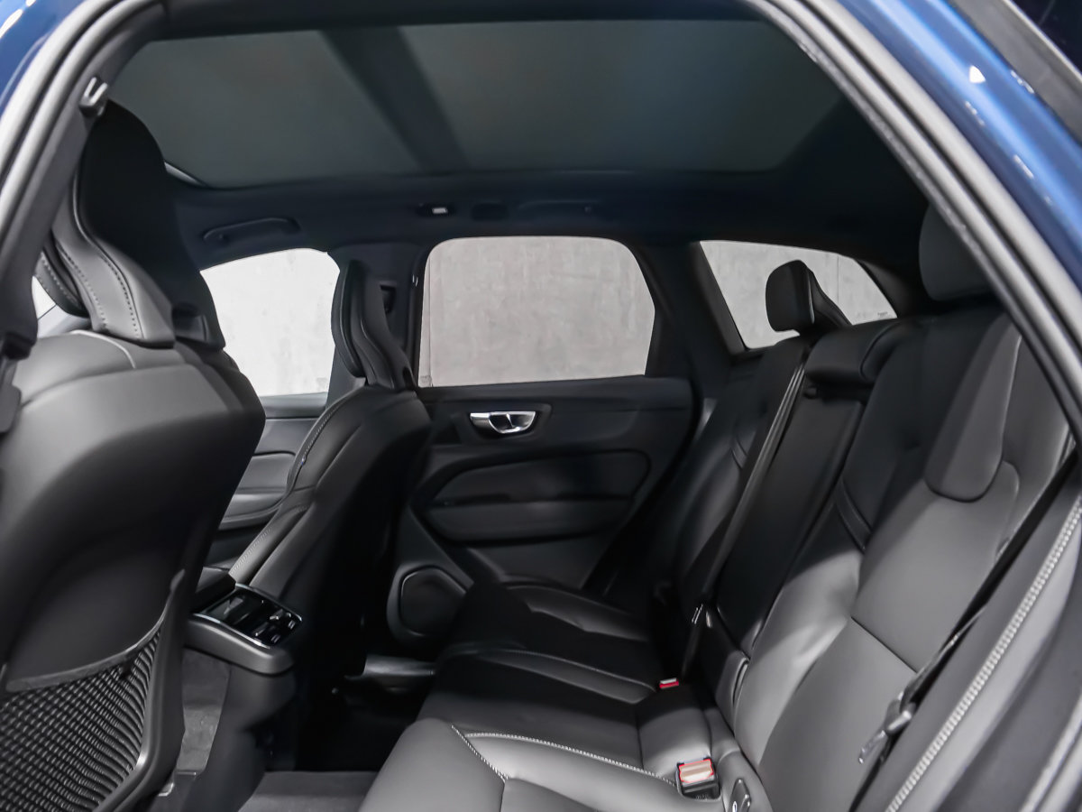 2026 Volvo XC60 Ultra Black Edition-12