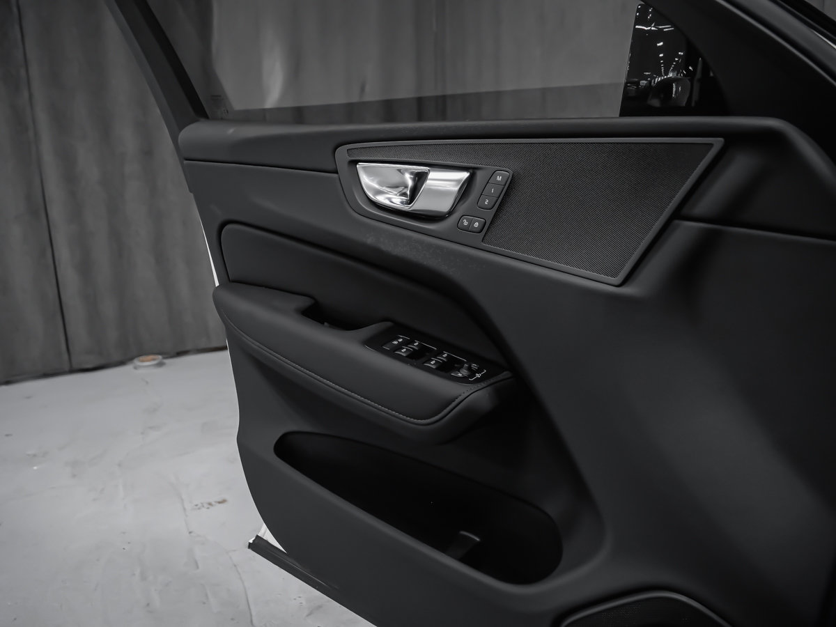 Volvo XC60 Plus 2026-9