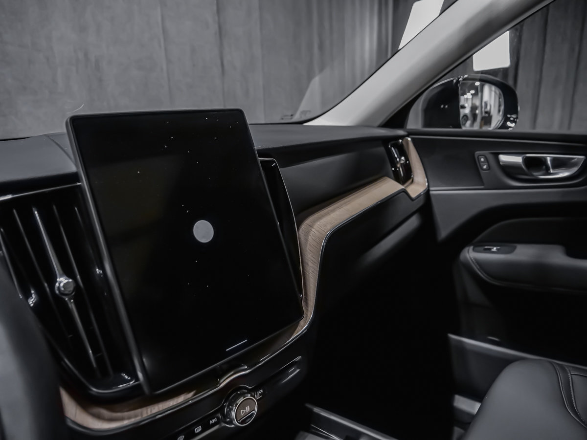 2026 Volvo XC60 Plus-10