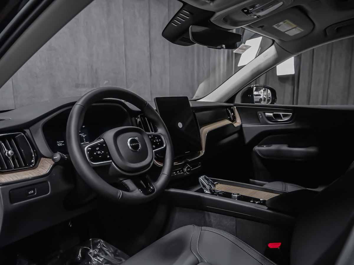 2026 Volvo XC60 Plus-6