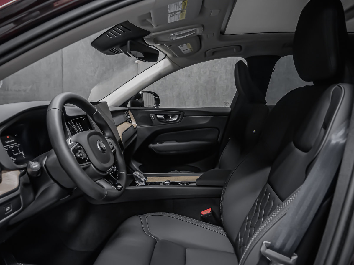 2026 Volvo XC60 Plus-11