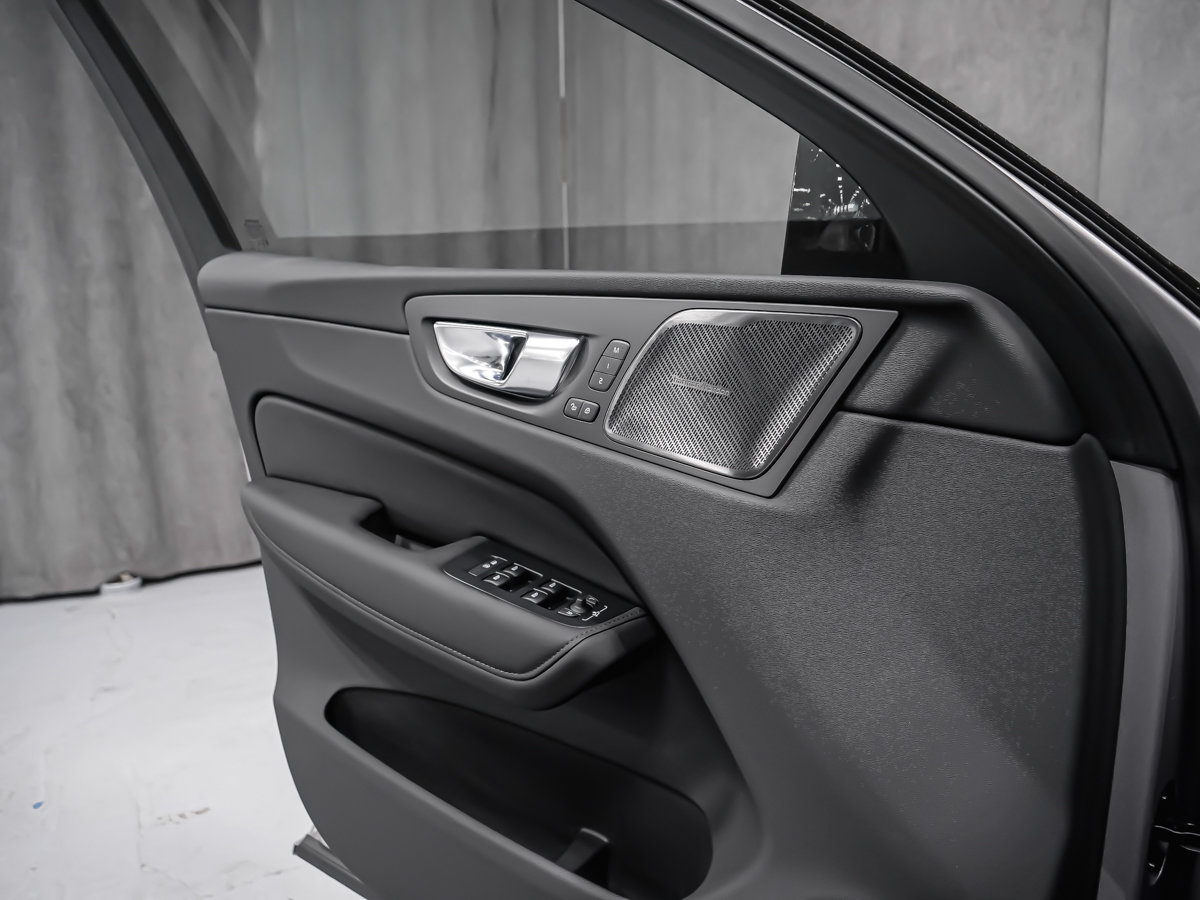 2026 Volvo XC60 Ultra-9