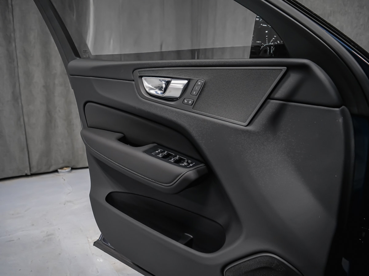 2026 Volvo XC60 Core-9