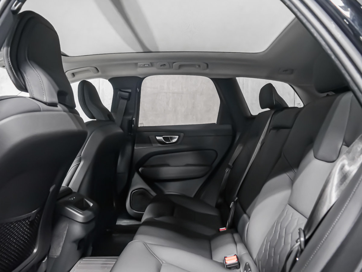 Volvo XC60 Plus 2026-11