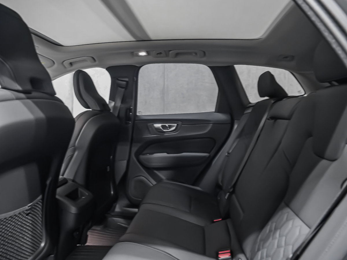 2026 Volvo XC60 Plus-7