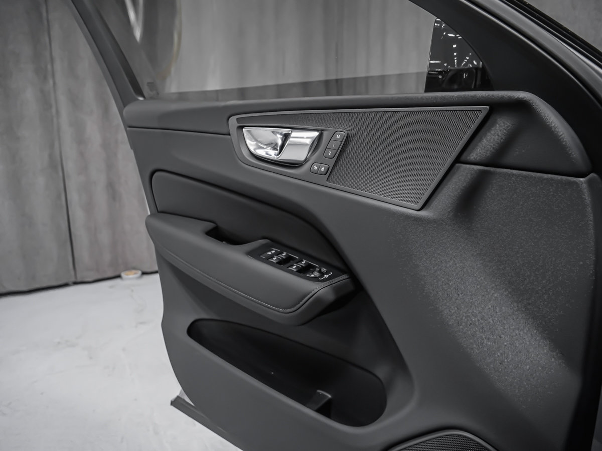 Volvo XC60 Plus 2026-9