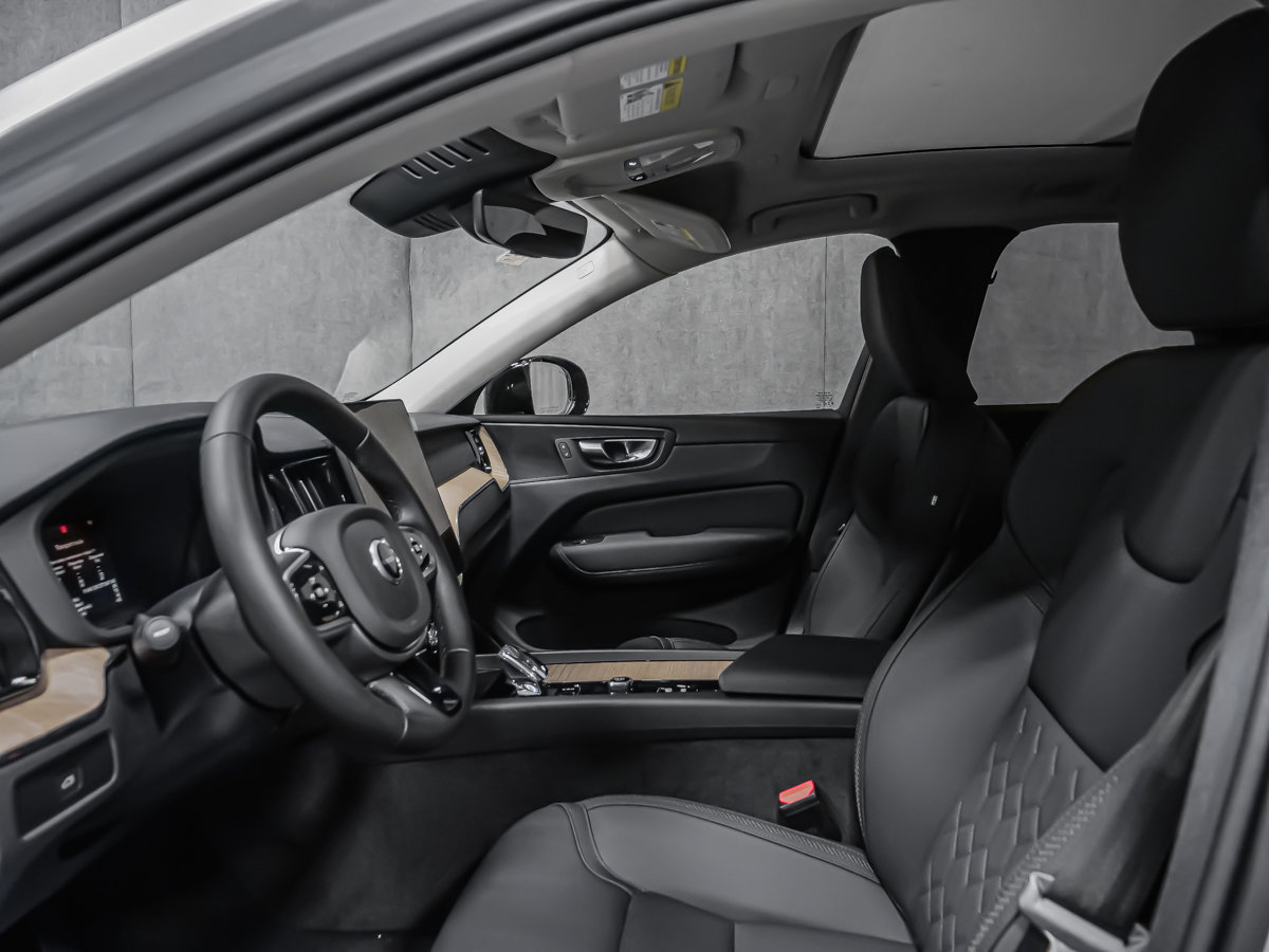 Volvo XC60 Plus 2026-10