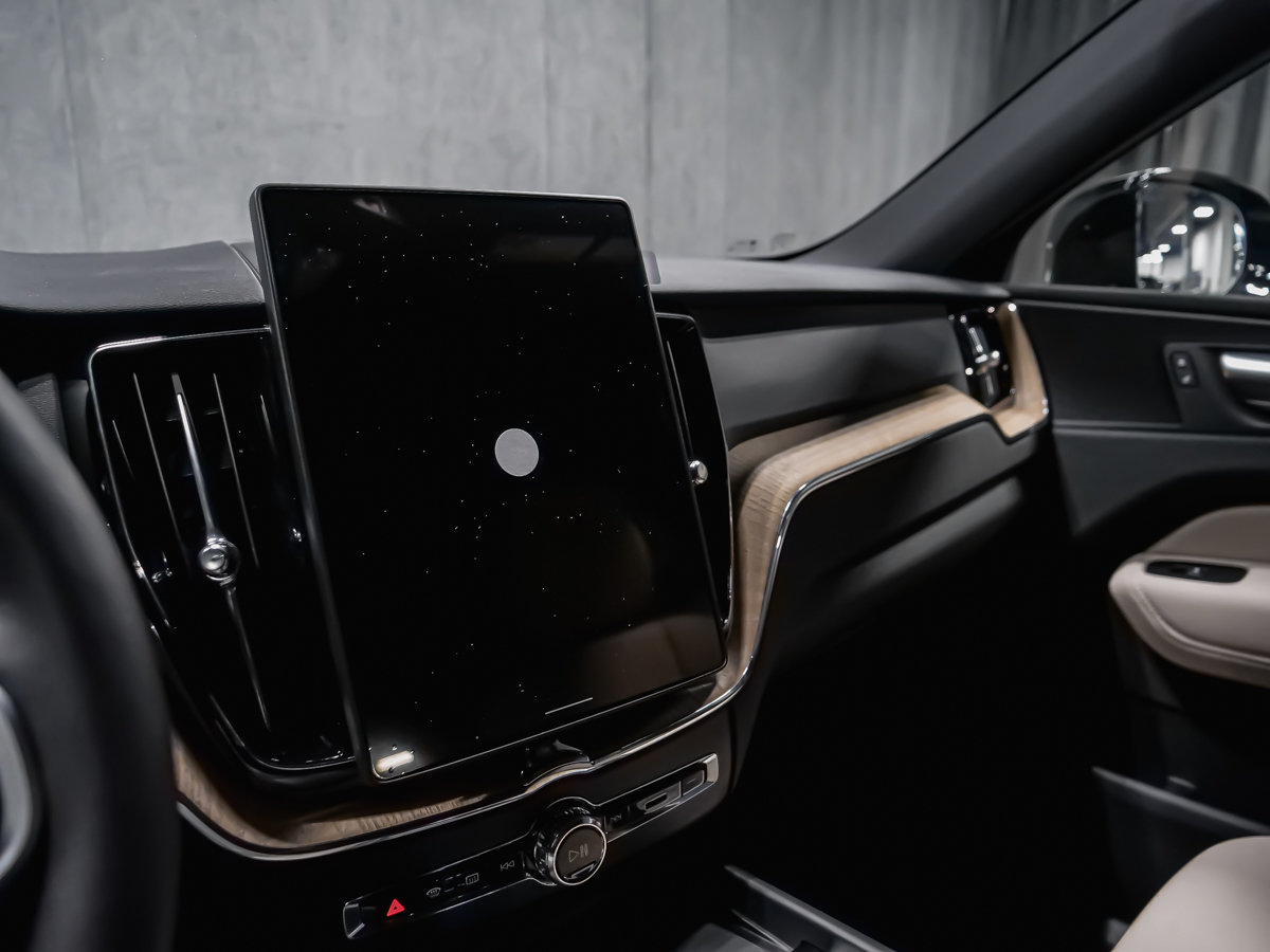 2026 Volvo XC60 Plus-10