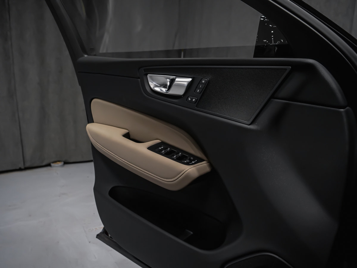 Volvo XC60 Core 2026-9