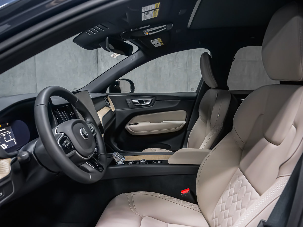 2026 Volvo XC60 Core-10